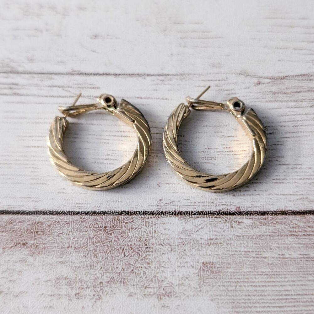 Vintage Earrings for Pierced Ears 7/8" Gold Tone Hoops